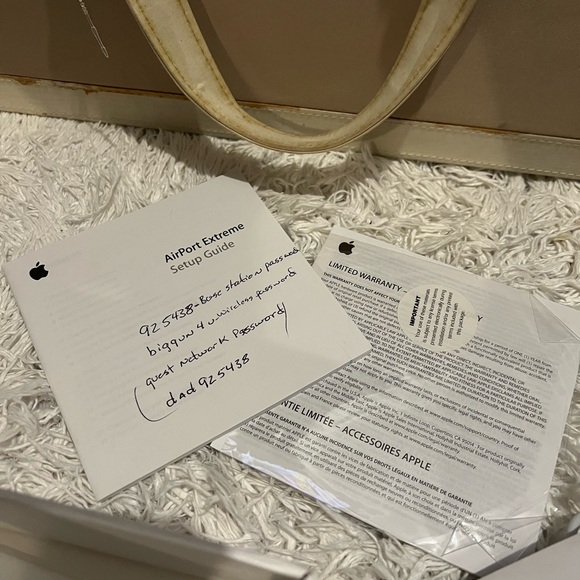 Apple AirPort Extreme Base Station MB763LL/A Wireless Router Wi-Fi 802.11n A1301 - Picture 9 of 11